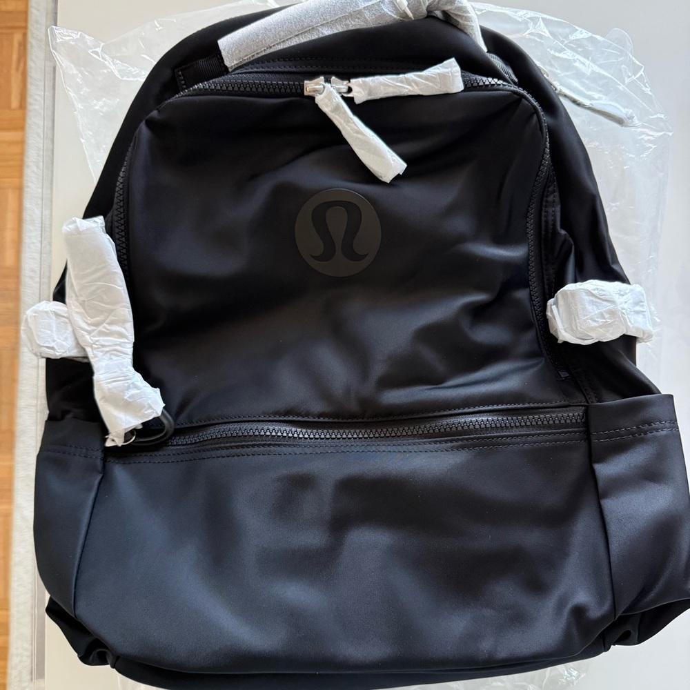 NEW-lululemon athletica Black backpack with tags - Picture 3 of 3